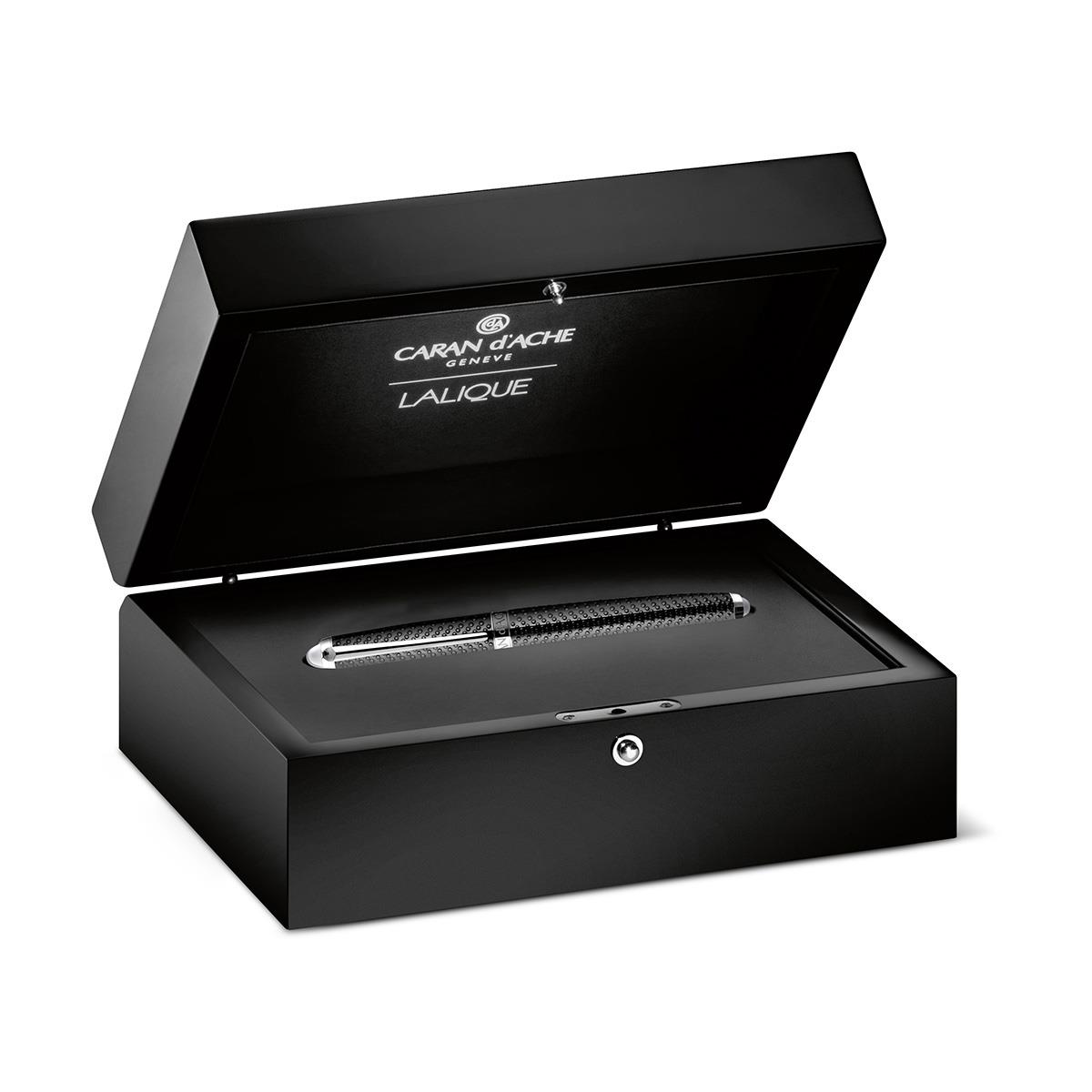CYRSTAL BLACK  DOLMAKALEM